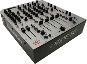 Allen&Heath XONE 92 zilver UK model